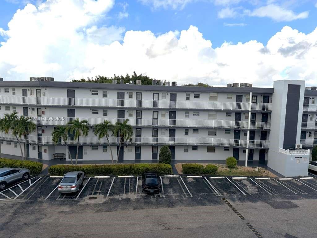 441 NE 195th St #412, Miami, FL, 33179 - Investment Condo. Photo #1