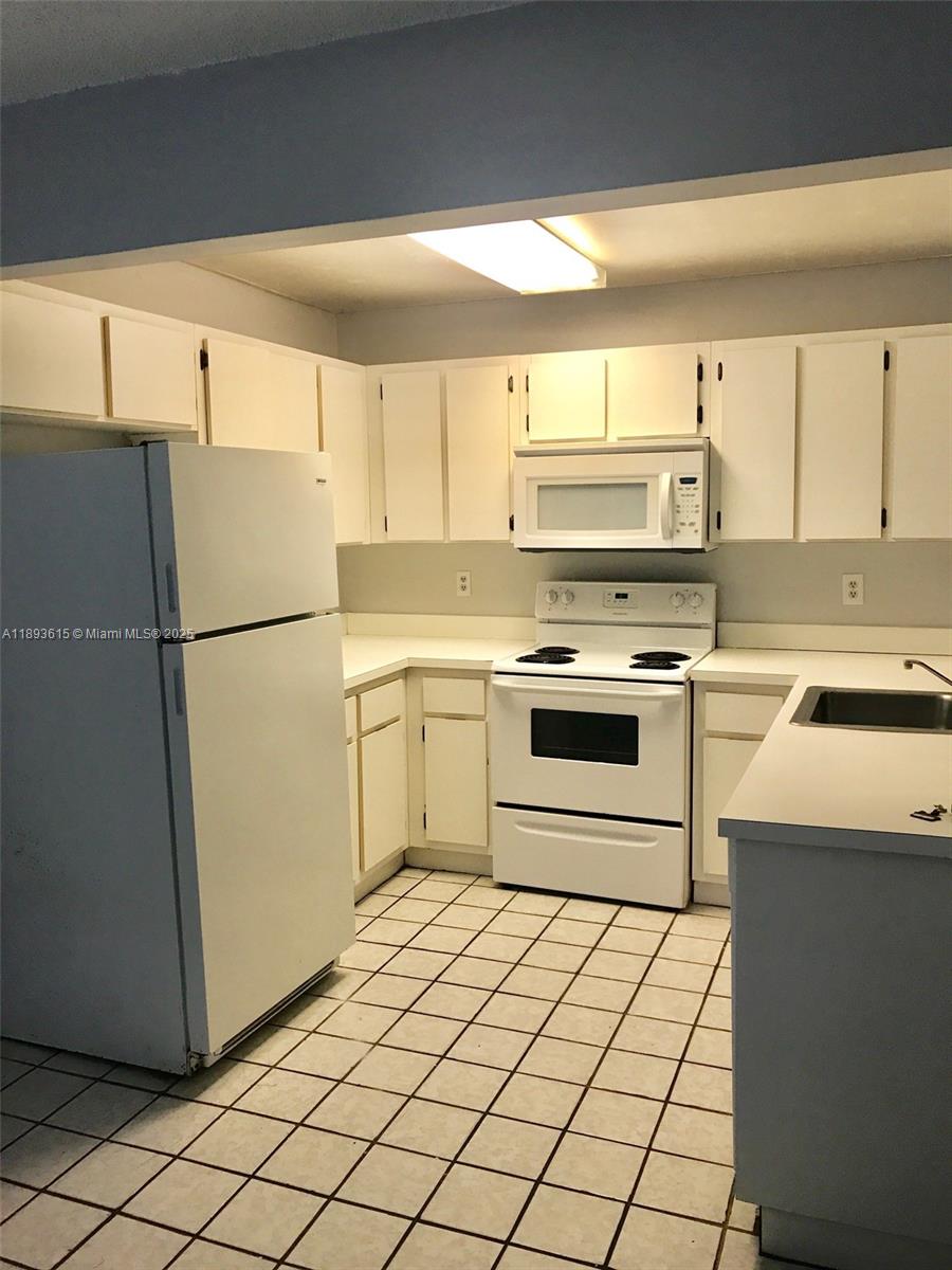 9810 Hammocks Blvd #202, Miami, FL, 33196 - Investment Condo. Photo #1