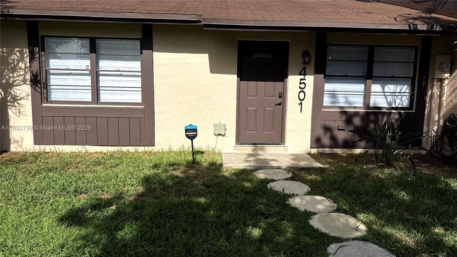 4501 SW 136th Pl, Miami, FL, 33175 - Investment Townhome. Photo #1