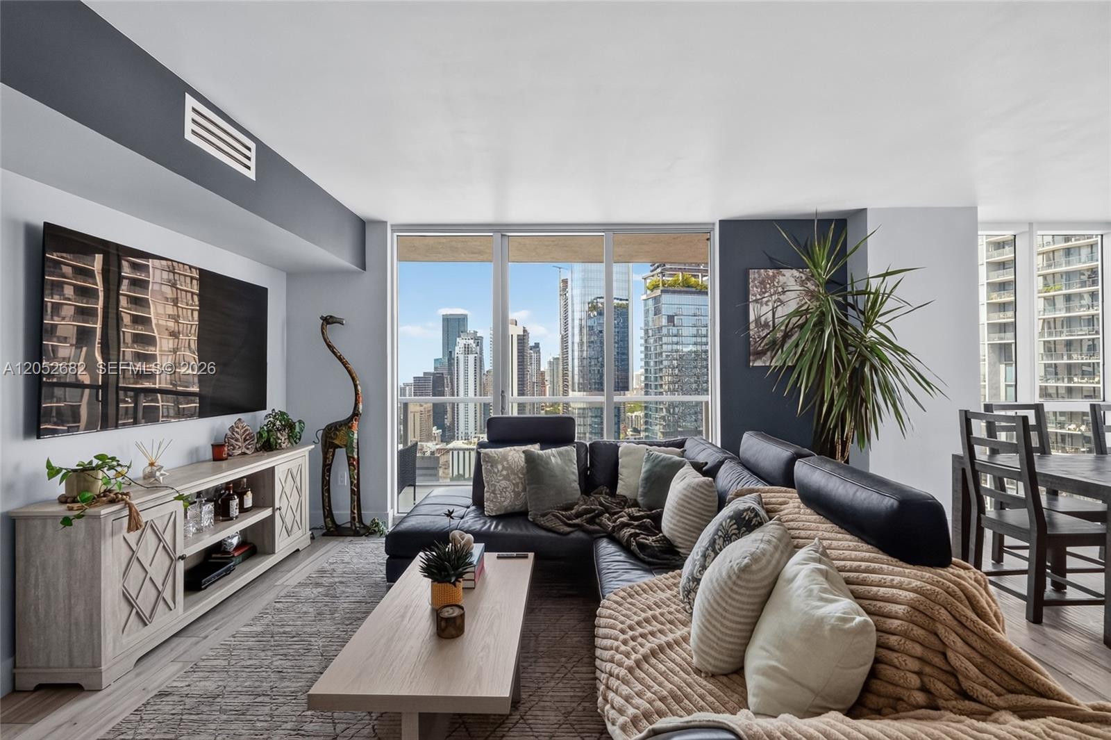 55 SE 6th #3802, Miami, FL, 33131 - Investment Condo. Photo #1