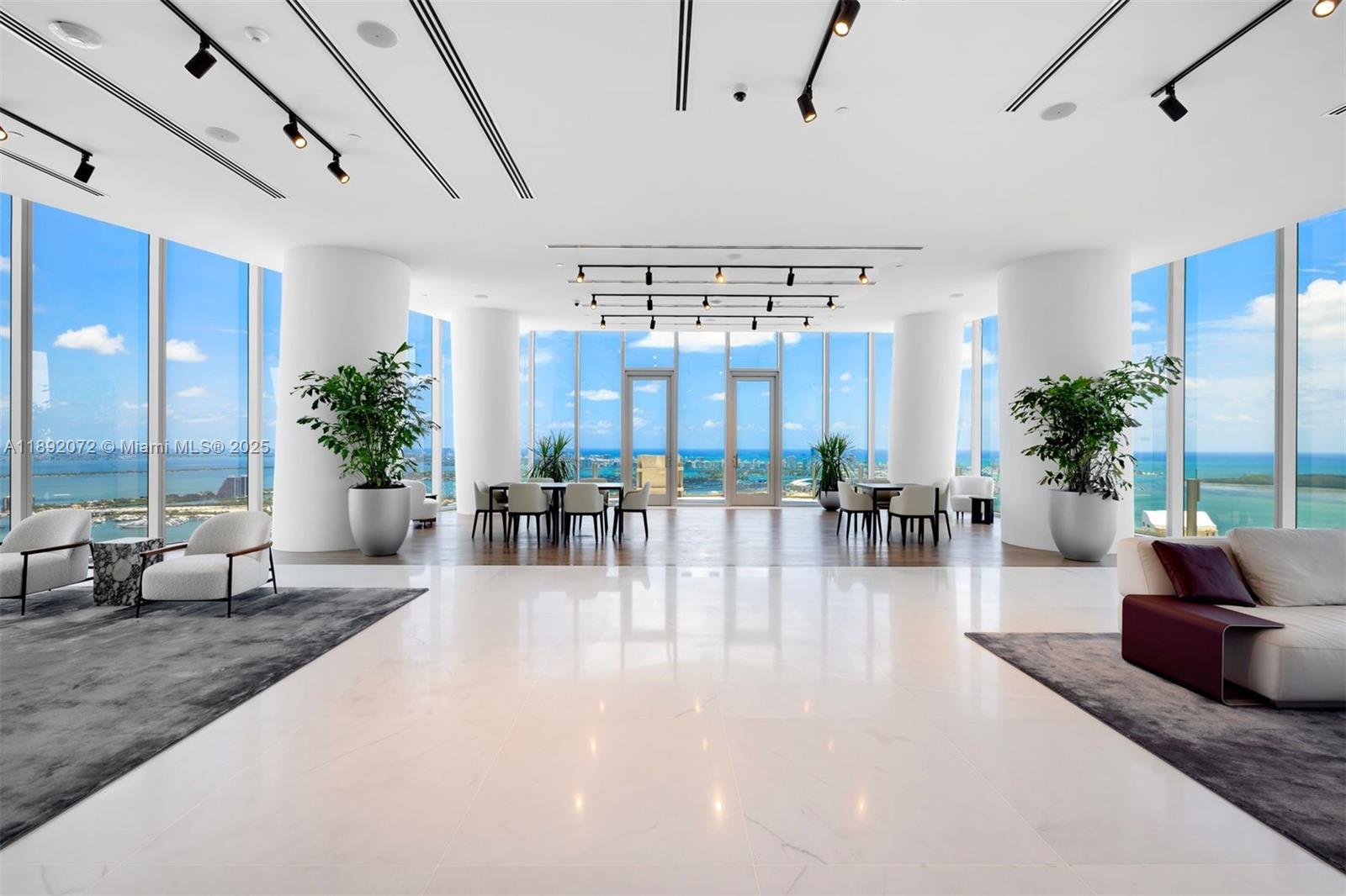 300 Biscayne Blvd Way #1005, Miami, FL, 33131 - Investment Condo. Photo #1