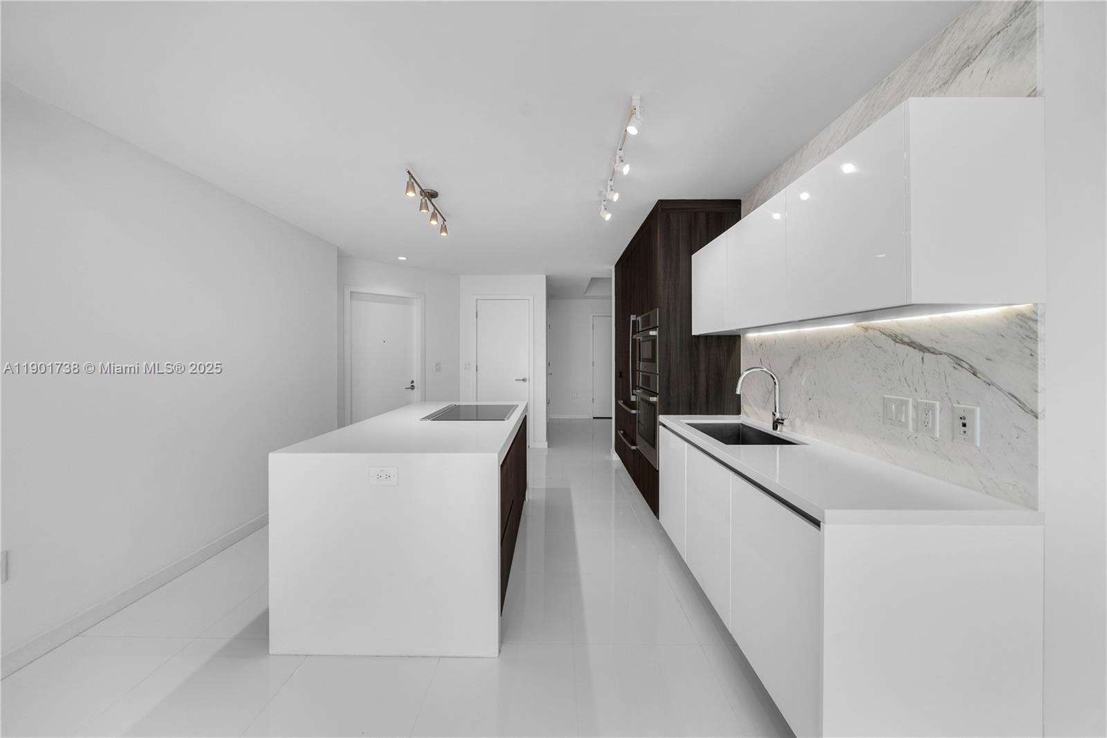 851 NE 1st AVE #2106, Miami, FL, 33132 - Investment Condo. Photo #1