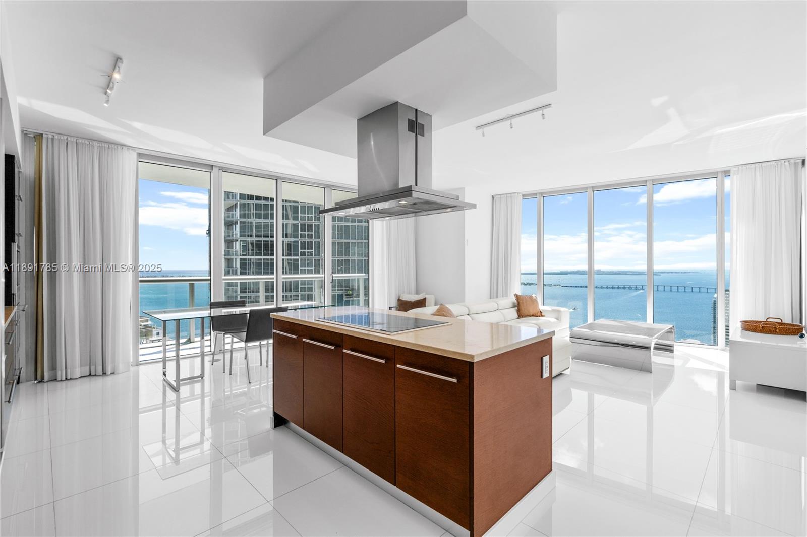 485 Brickell Ave #4410, Miami, FL, 33131 - Investment Condo. Photo #1