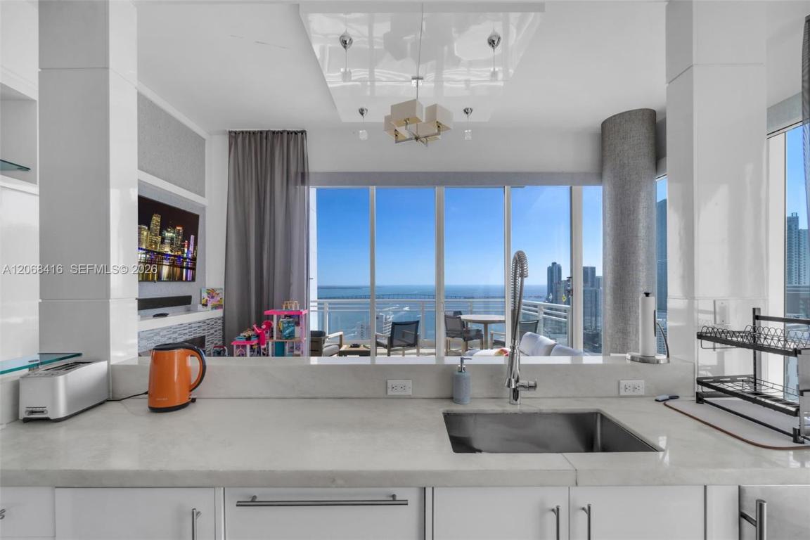 900 Brickell Key #2904, Miami, FL, 33131 - Investment Condo. Photo #1