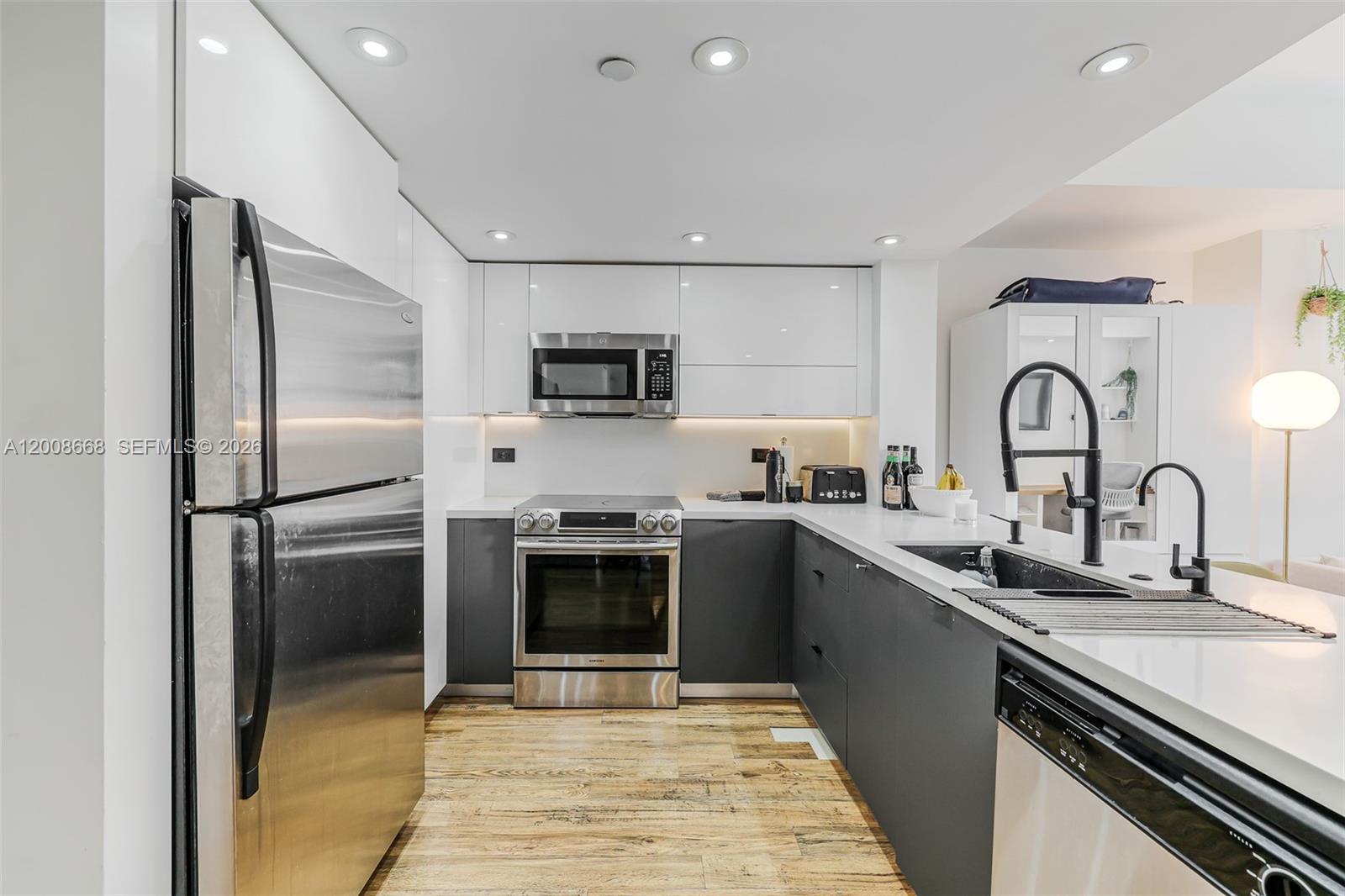 111 E Flagler #708, Miami, FL, 33131 - Investment Condo. Photo #1