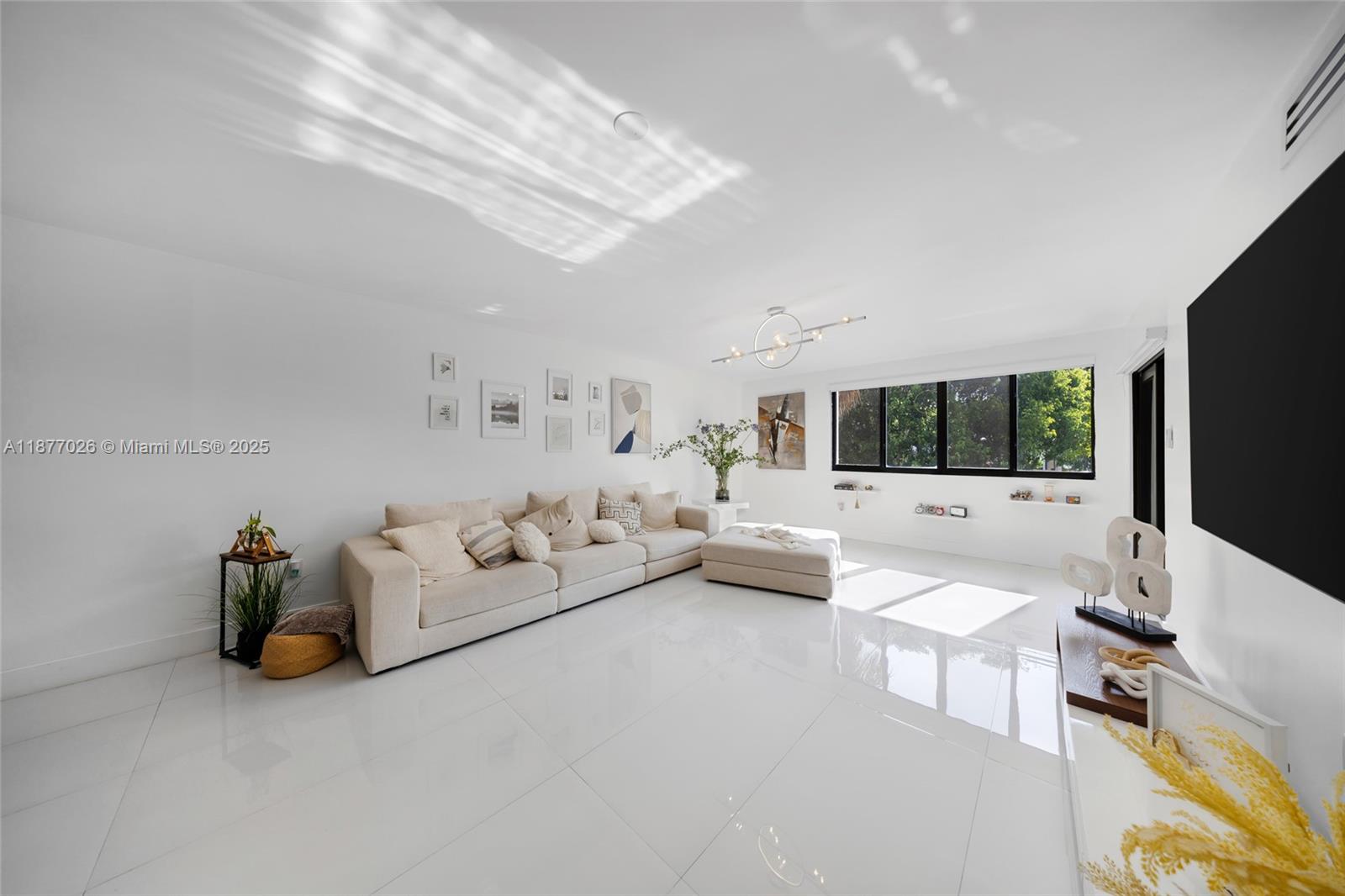 420 W Park Dr #202, Miami, FL, 33172 - Investment Condo. Photo #1