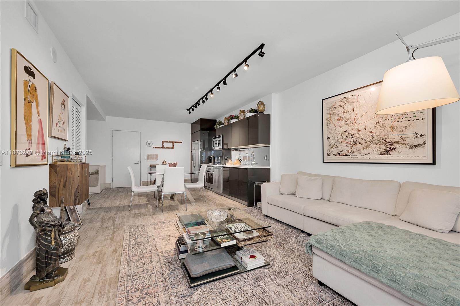 31 SE 6th St #304, Miami, FL, 33131 - Investment Condo. Photo #1