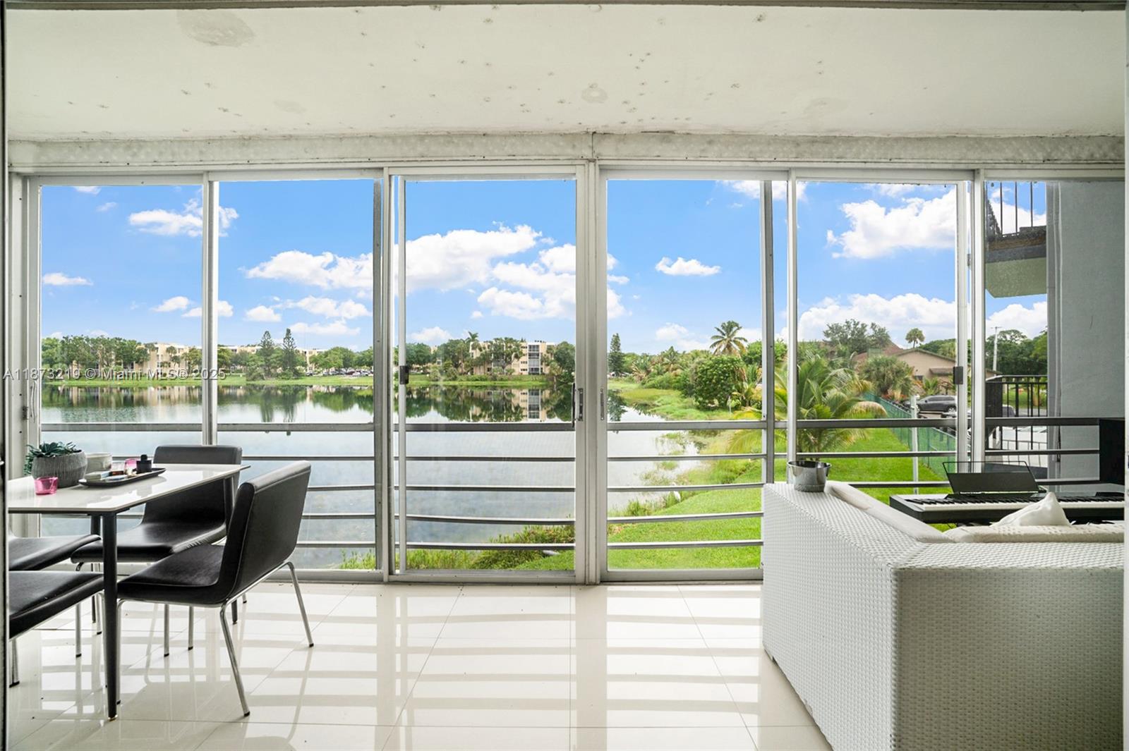 879 NE 195th St #228, Miami, FL, 33179 - Investment Condo. Photo #1