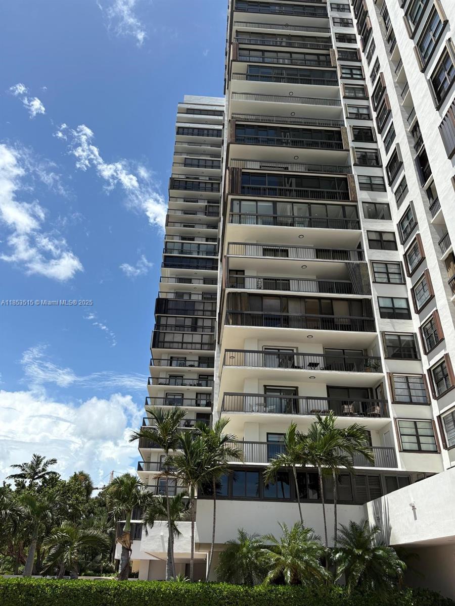 2333 Brickell Ave #2607, Miami, FL, 33129 - Investment Condo. Photo #1