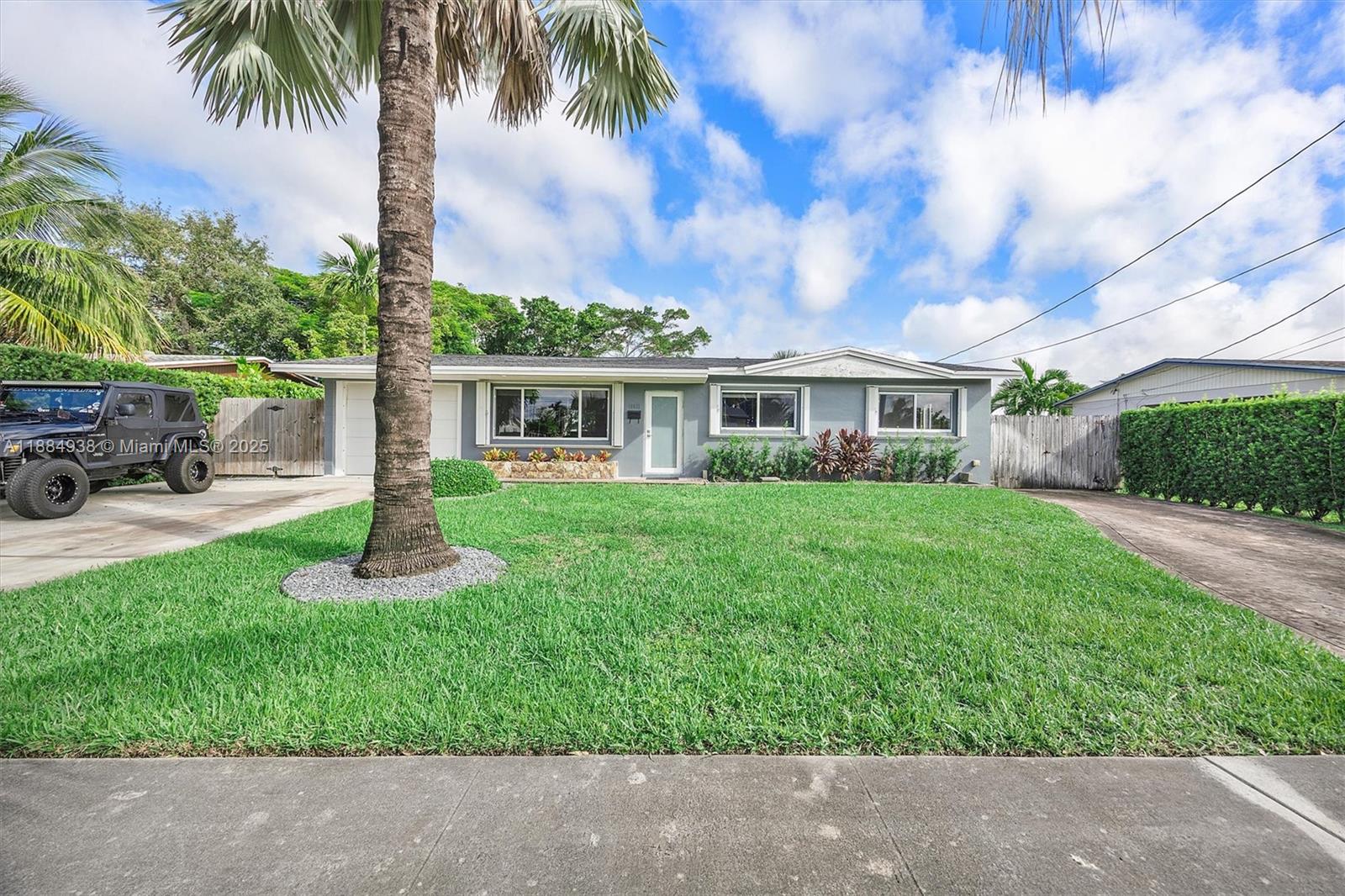 10521 SW 49th St, Miami, FL, 33165 - Investment Single Family Home. Photo #1