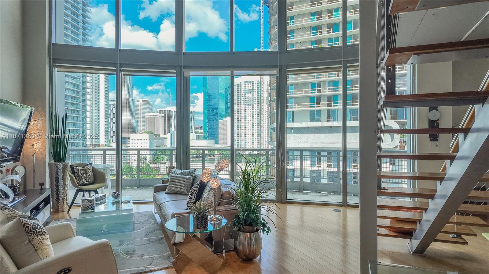 690 SW 1st Ct #1502, Miami, FL, 33130 - Investment Condo. Photo #1