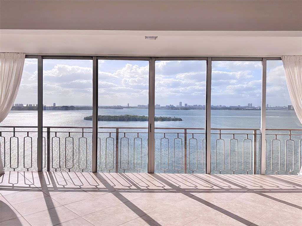 11111 Biscayne Blvd #1901, Miami, FL, 33181 - Investment Condo. Photo #1