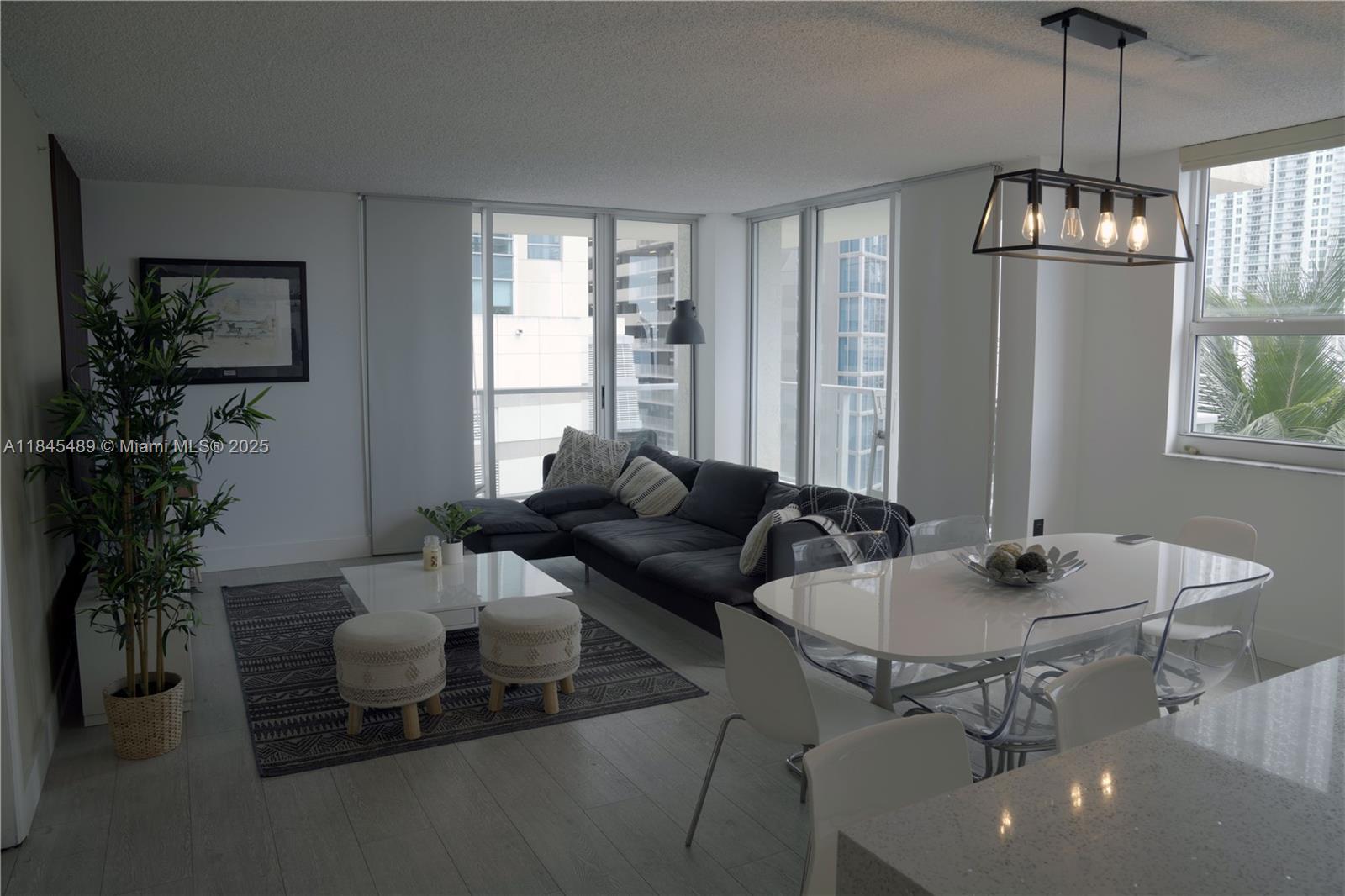 1155 Brickell Bay Dr #902, Miami, FL, 33131 - Investment Condo. Photo #1