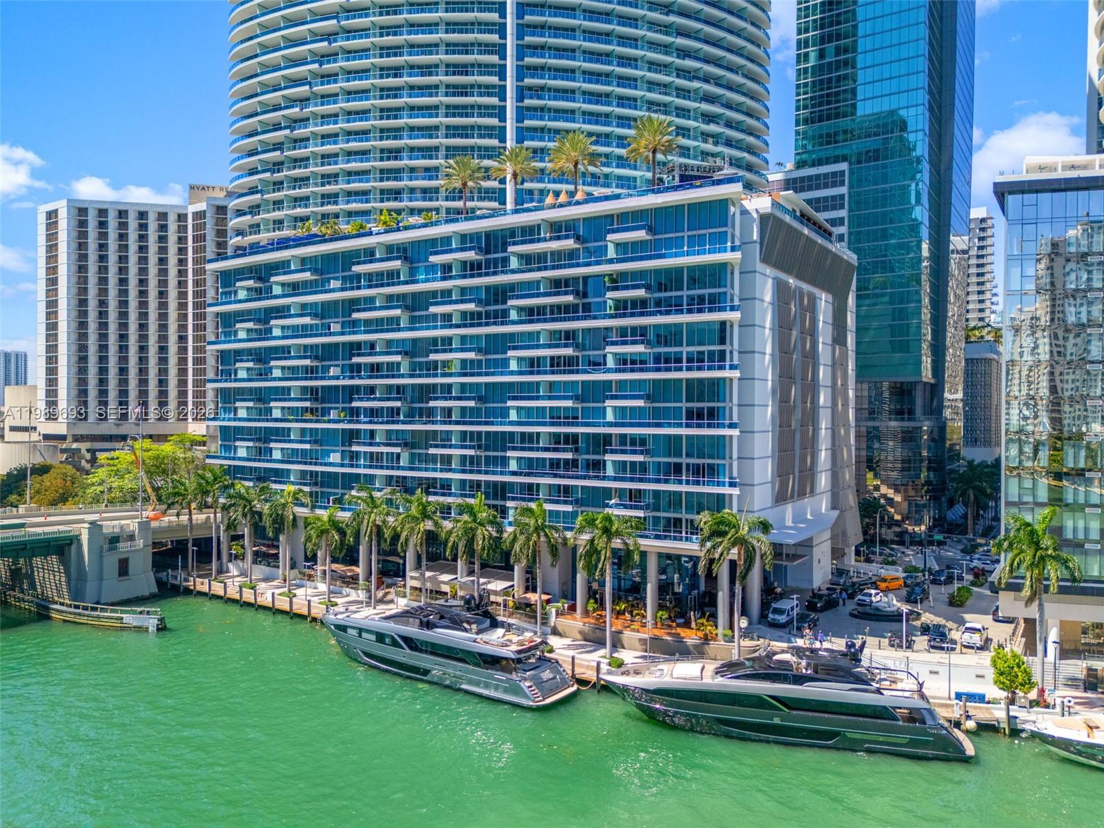 200 Biscayne Boulevard #3707, Miami, FL, 33131 - Investment Condo. Photo #1