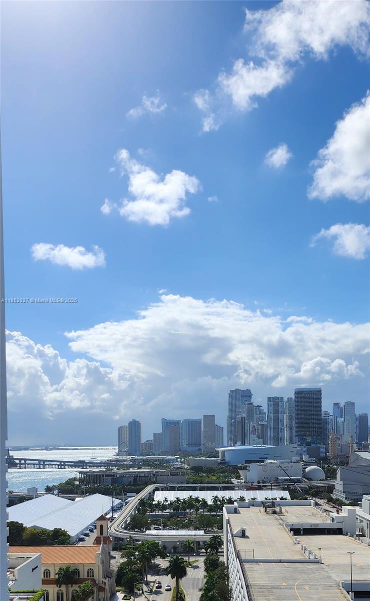 1750 N Bayshore Dr #2010, Miami, FL, 33132 - Investment Condo. Photo #1