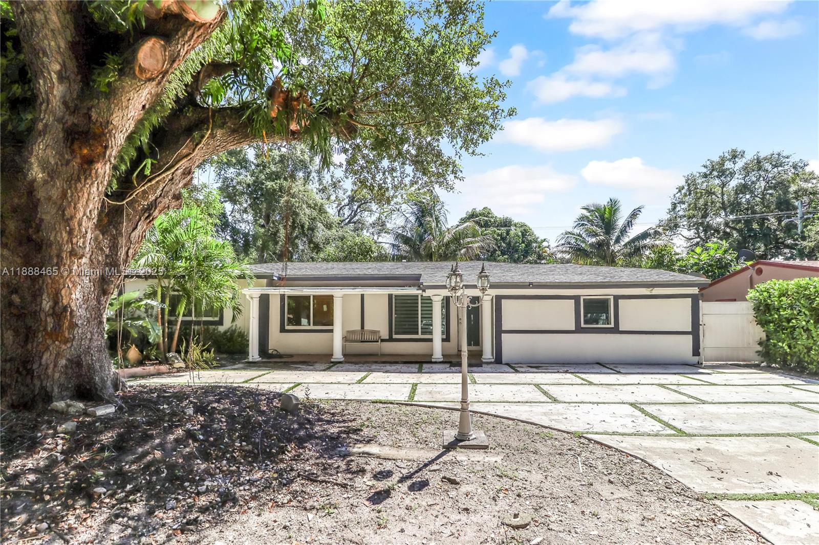 640 NE 160th St, Miami, FL, 33162 - Investment Single Family Home. Photo #1