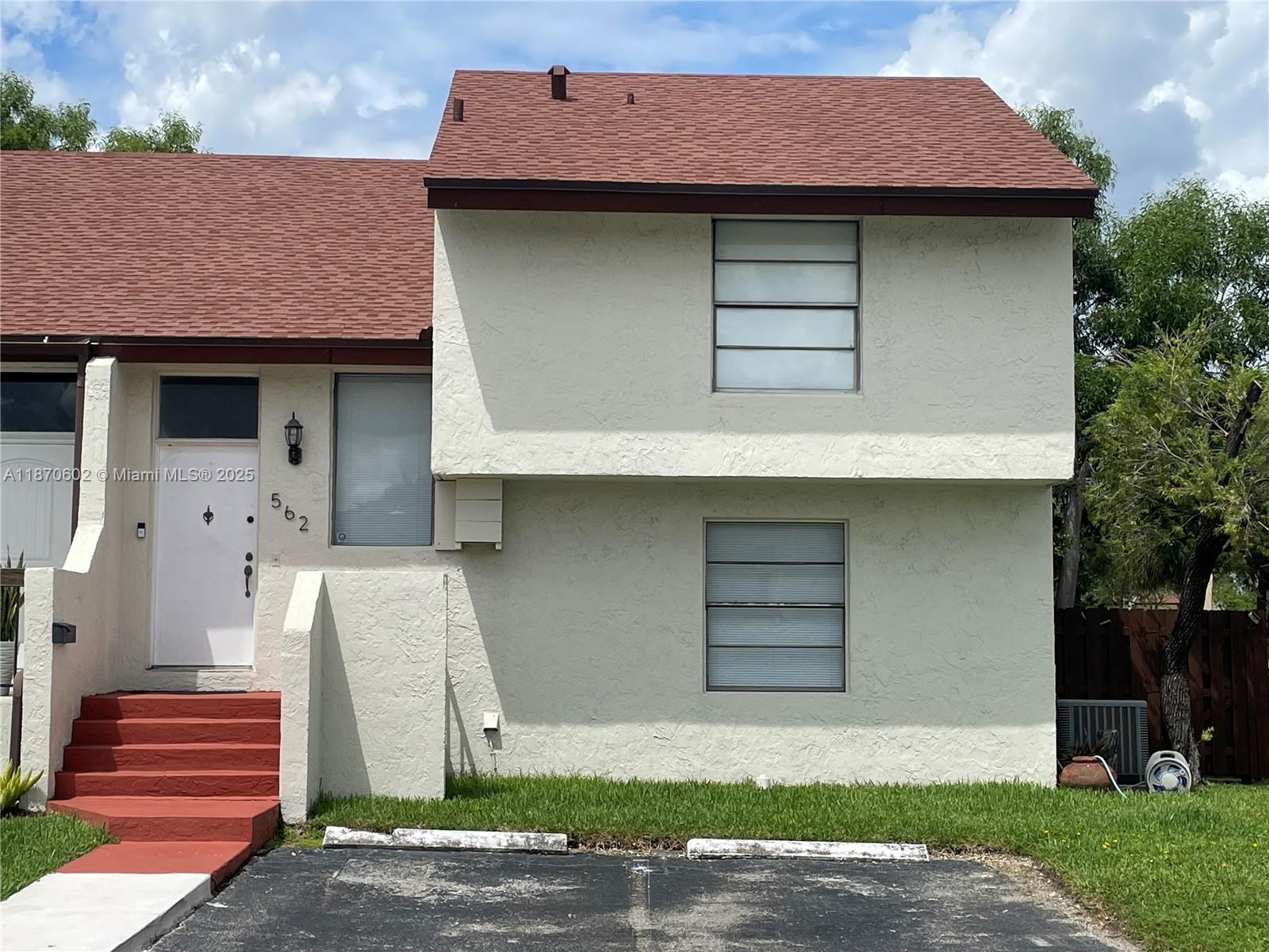 562 NW 98th Ct #562, Miami, FL, 33172 - Investment Condo. Photo #1