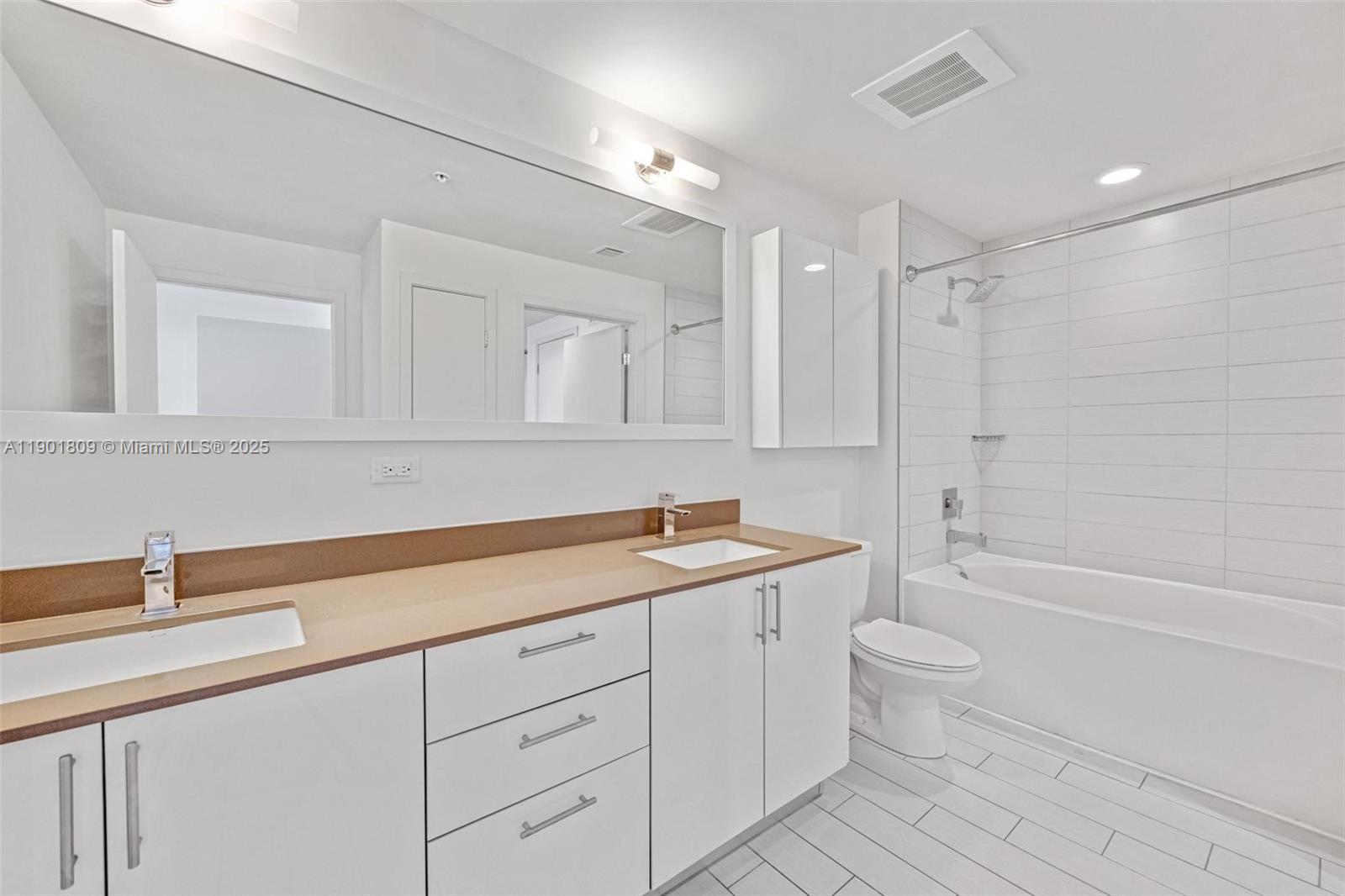 999 SW 1st Avenue #2509, Miami, FL, 33130 - Investment Condo. Photo #1