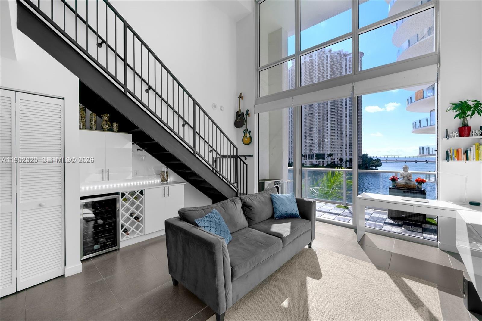 300 S Biscayne #L-410, Miami, FL, 33131 - Investment Condo. Photo #1