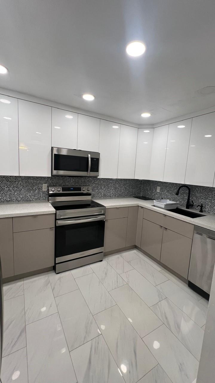 900 NE 195th St #314, Miami, FL, 33179 - Investment Condo. Photo #1