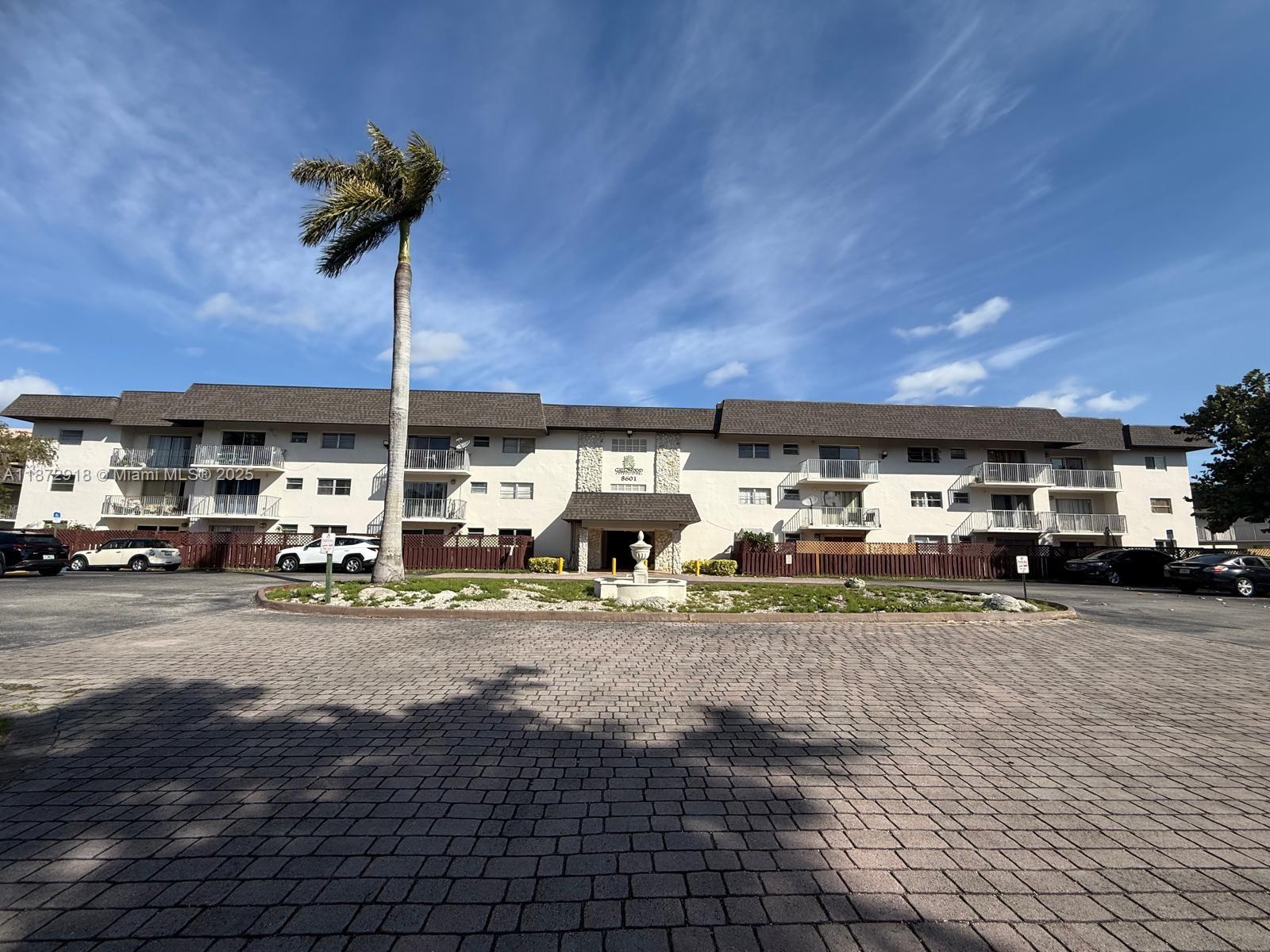 8601 SW 94th St #125W, Miami, FL, 33156 - Investment Condo. Photo #1