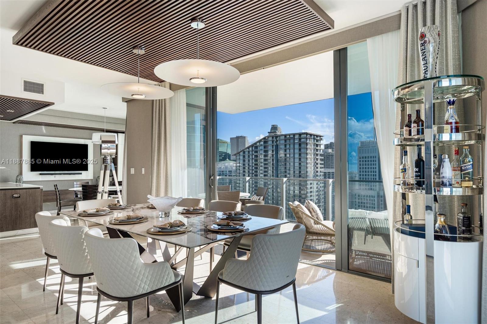 88 SW 7th St #3801, Miami, FL, 33130 - Investment Condo. Photo #1