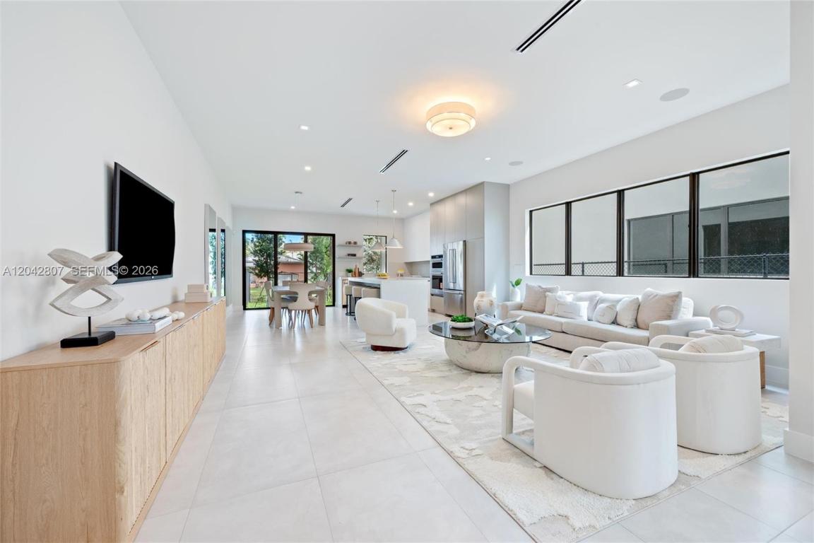 2747 SW 23rd, Miami, FL, 33145 - Investment Townhome. Photo #1
