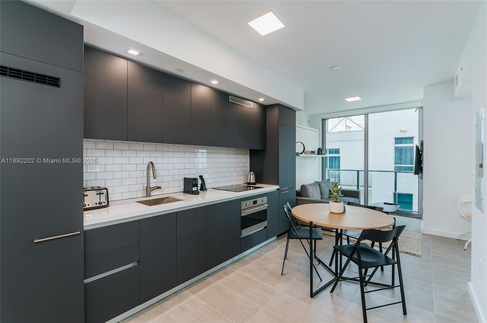 227 NE 2nd St #2508, Miami, FL, 33132 - Investment Condo. Photo #1