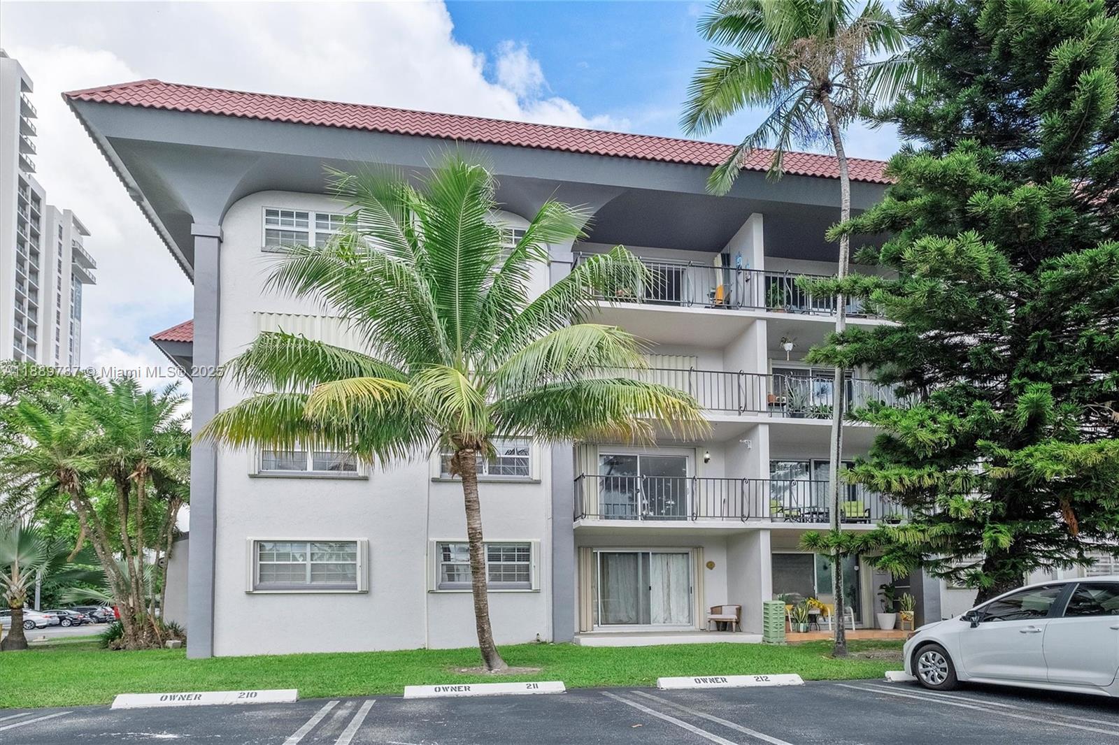 8107 SW 72nd Ave #201E, Miami, FL, 33143 - Investment Condo. Photo #1