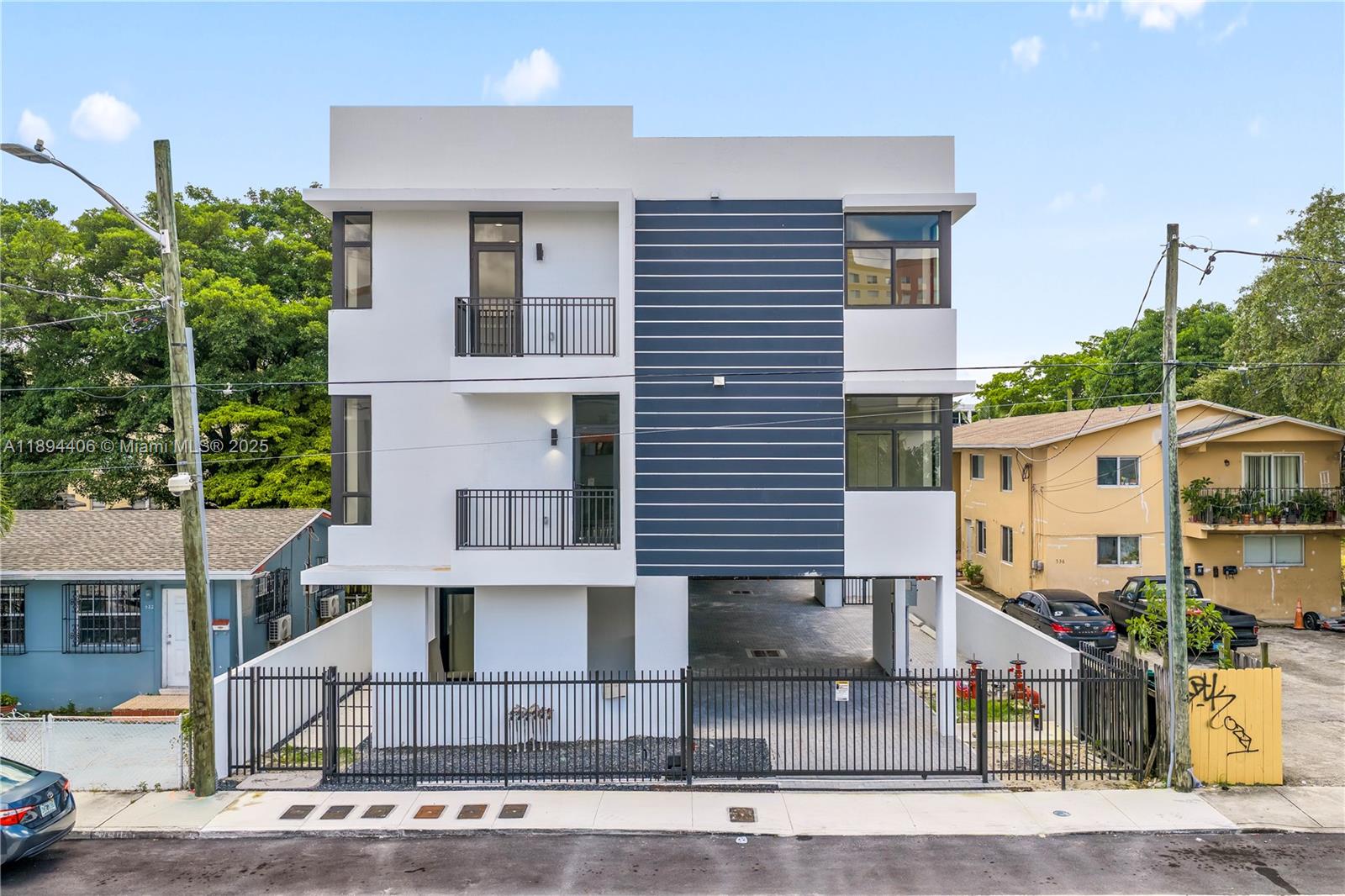 526 SW 2nd St, Miami, FL, 33130 - Investment Single Family Home. Photo #1