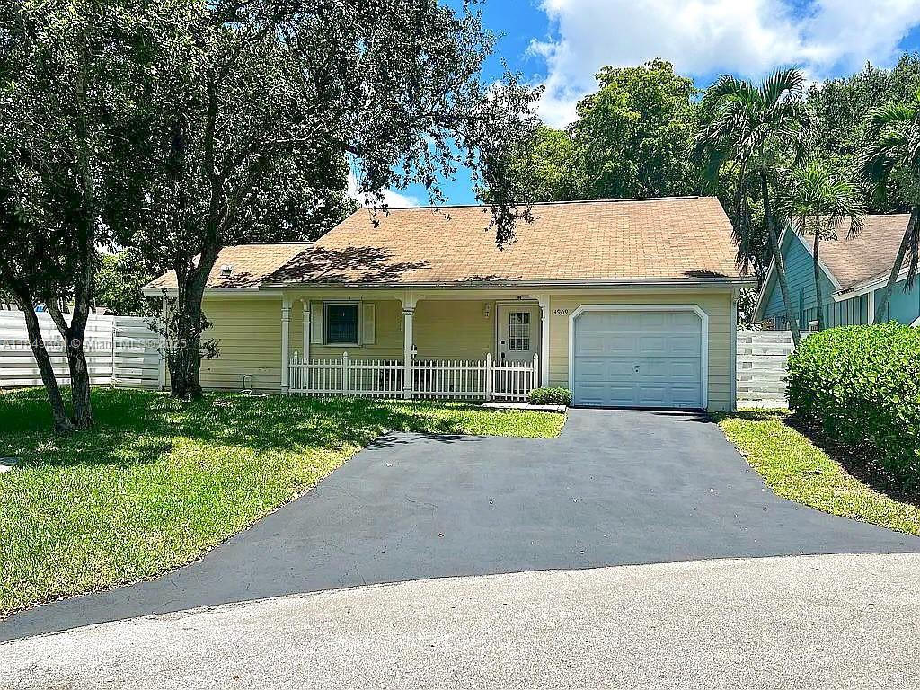 14909 SW 141st Pl, Miami, FL, 33186 - Investment Single Family Home. Photo #1