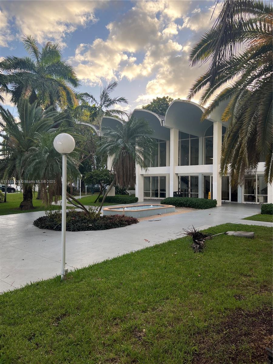 486 NW 165th St Rd #B503, Miami, FL, 33169 - Investment Condo. Photo #1