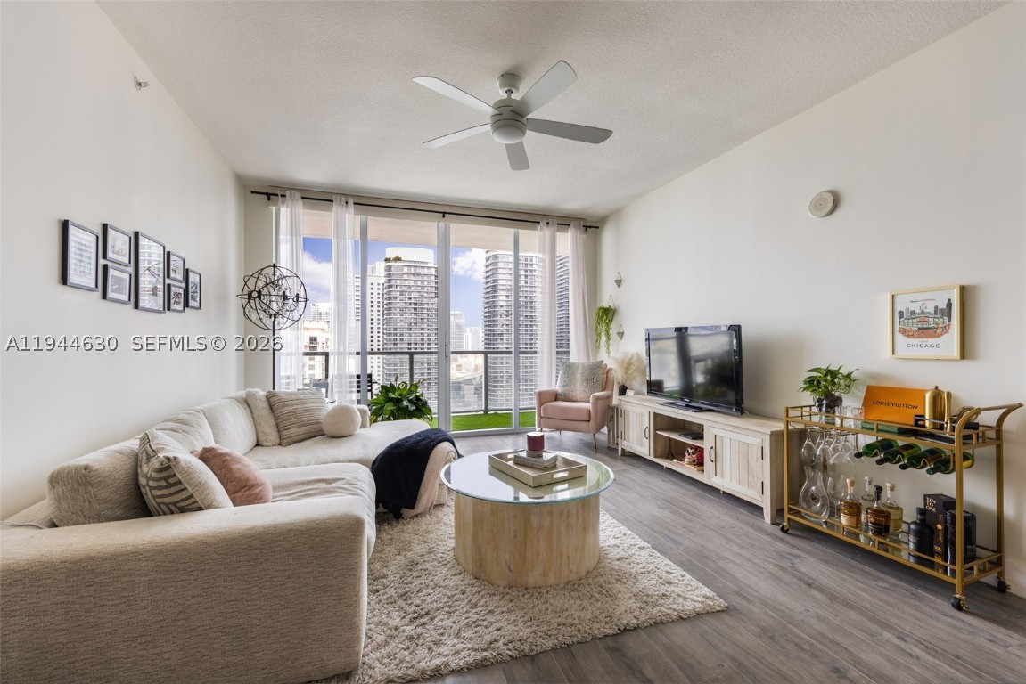1111 SW 1st #3723-N, Miami, FL, 33130 - Investment Condo. Photo #1