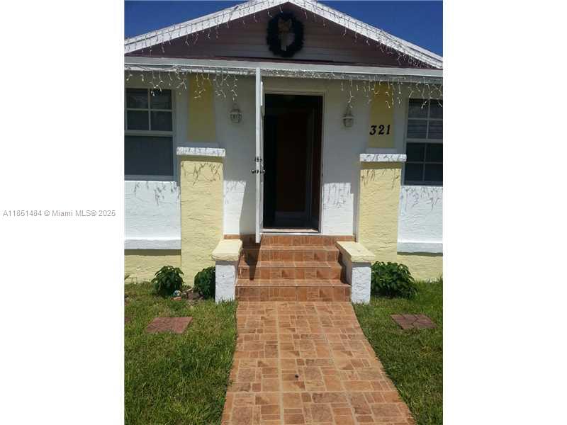 321 NW 13th Ave, Miami, FL, 33125 - Investment Single Family Home. Photo #1
