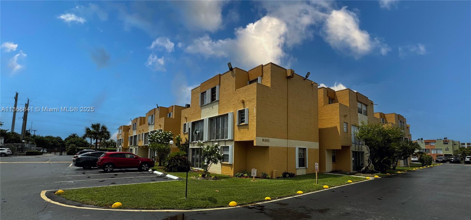 9301 SW 4th St #114E, Miami, FL, 33174 - Investment Condo. Photo #1