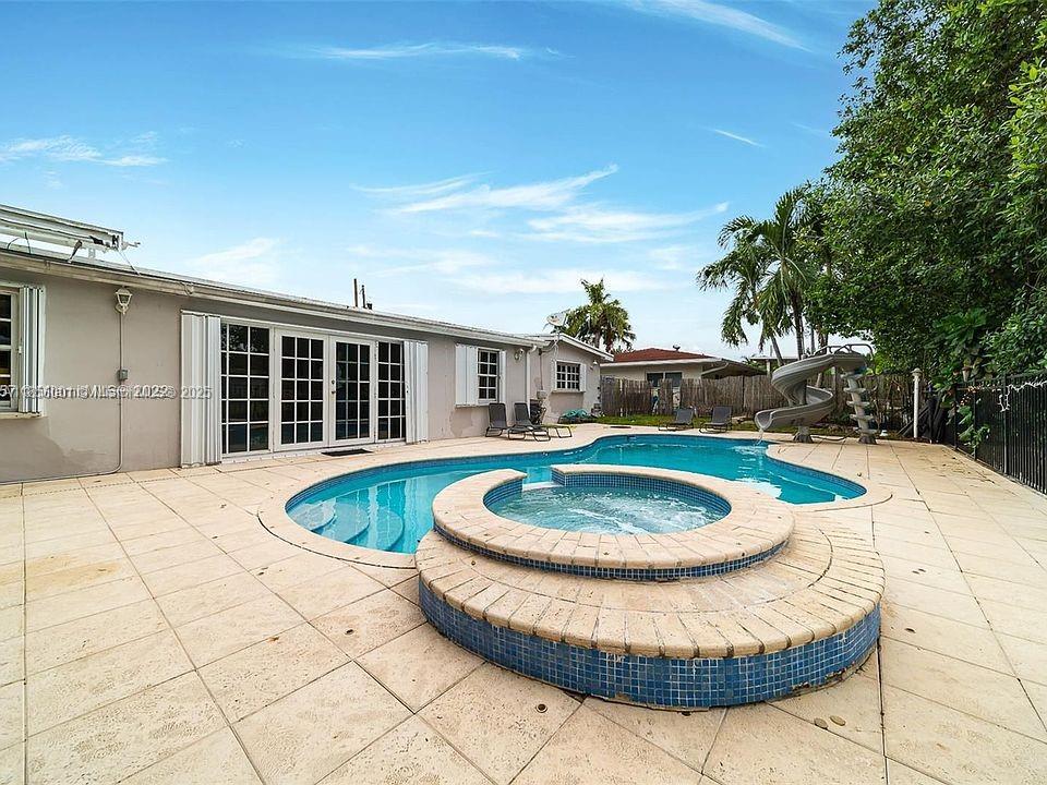 2340 NE 192nd St, Miami, FL, 33180 - Investment Single Family Home. Photo #1