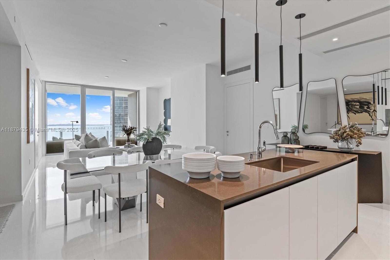 300 Biscayne Blvd Way #2205, Miami, FL, 33131 - Investment Condo. Photo #1