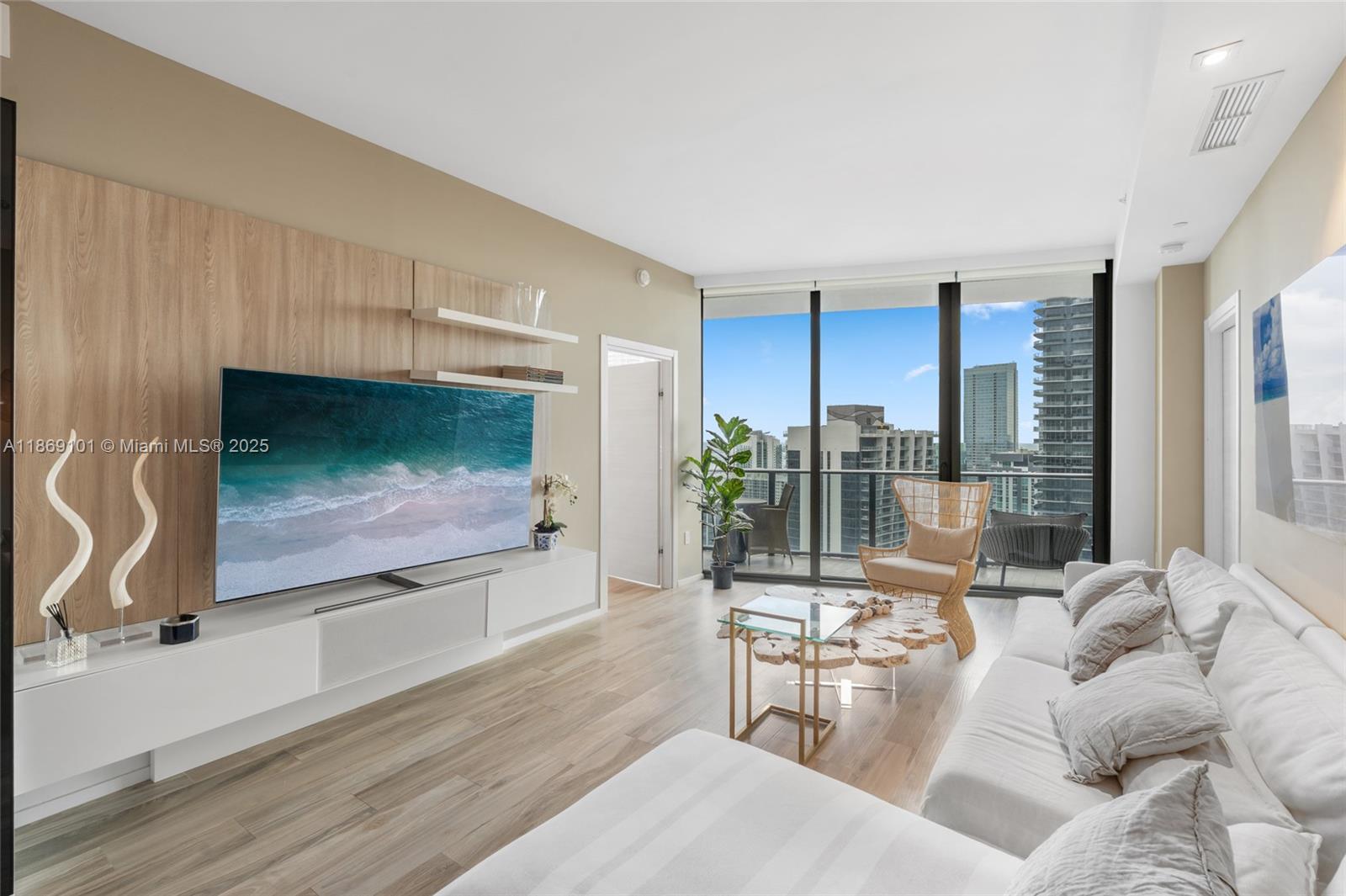 801 S Miami Ave #4802, Miami, FL, 33130 - Investment Condo. Photo #1