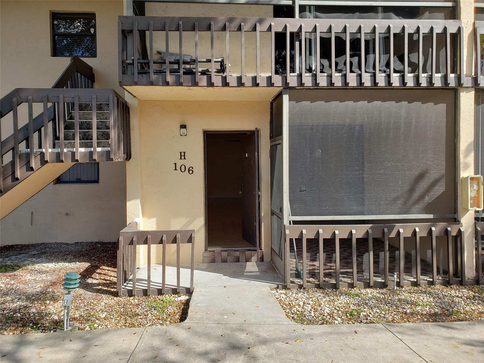 750 NE 199th St #H-106, Miami, FL, 33179 - Investment Condo. Photo #1
