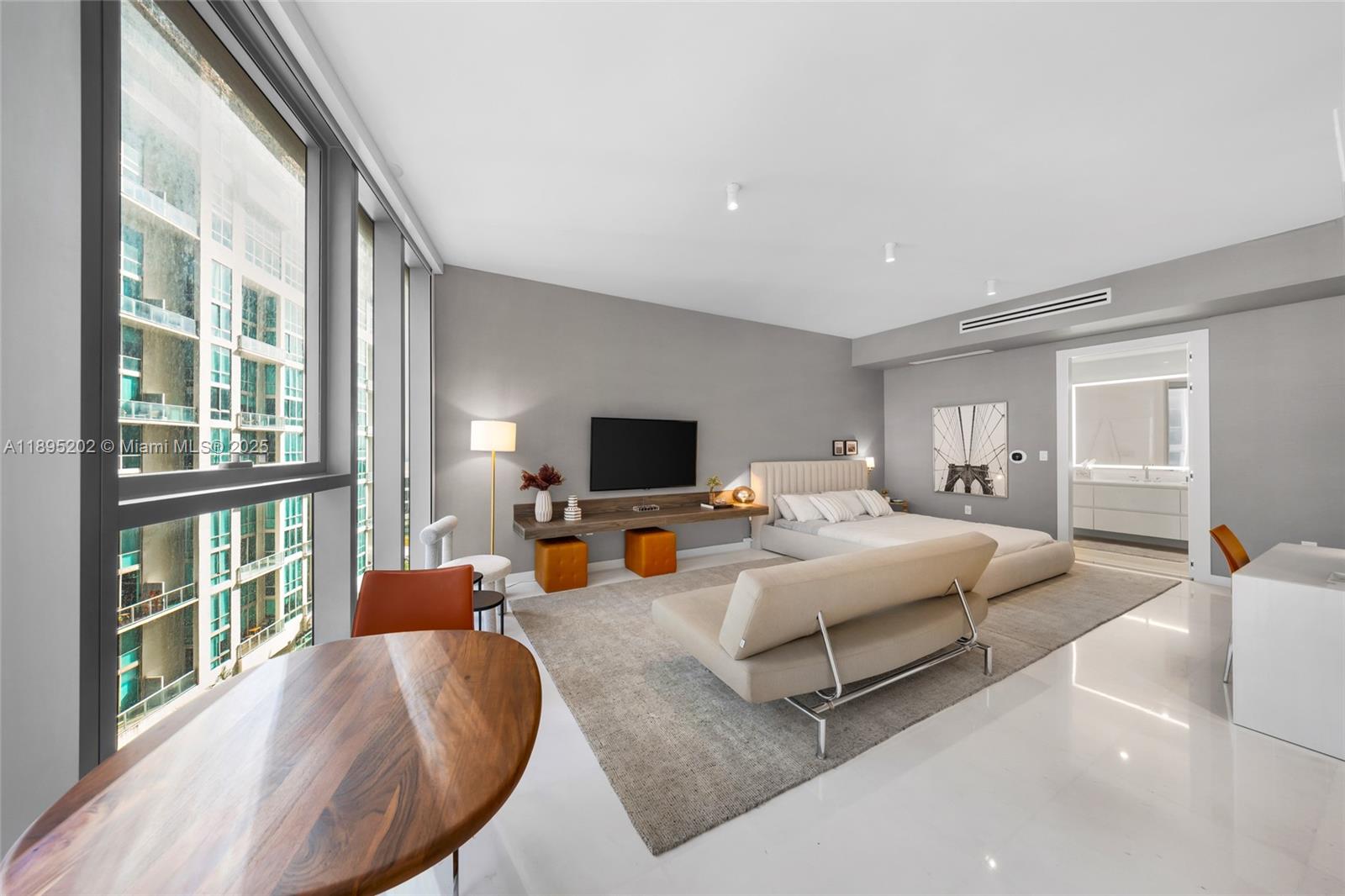 300 Biscayne Blvd Way #805, Miami, FL, 33131 - Investment Condo. Photo #1