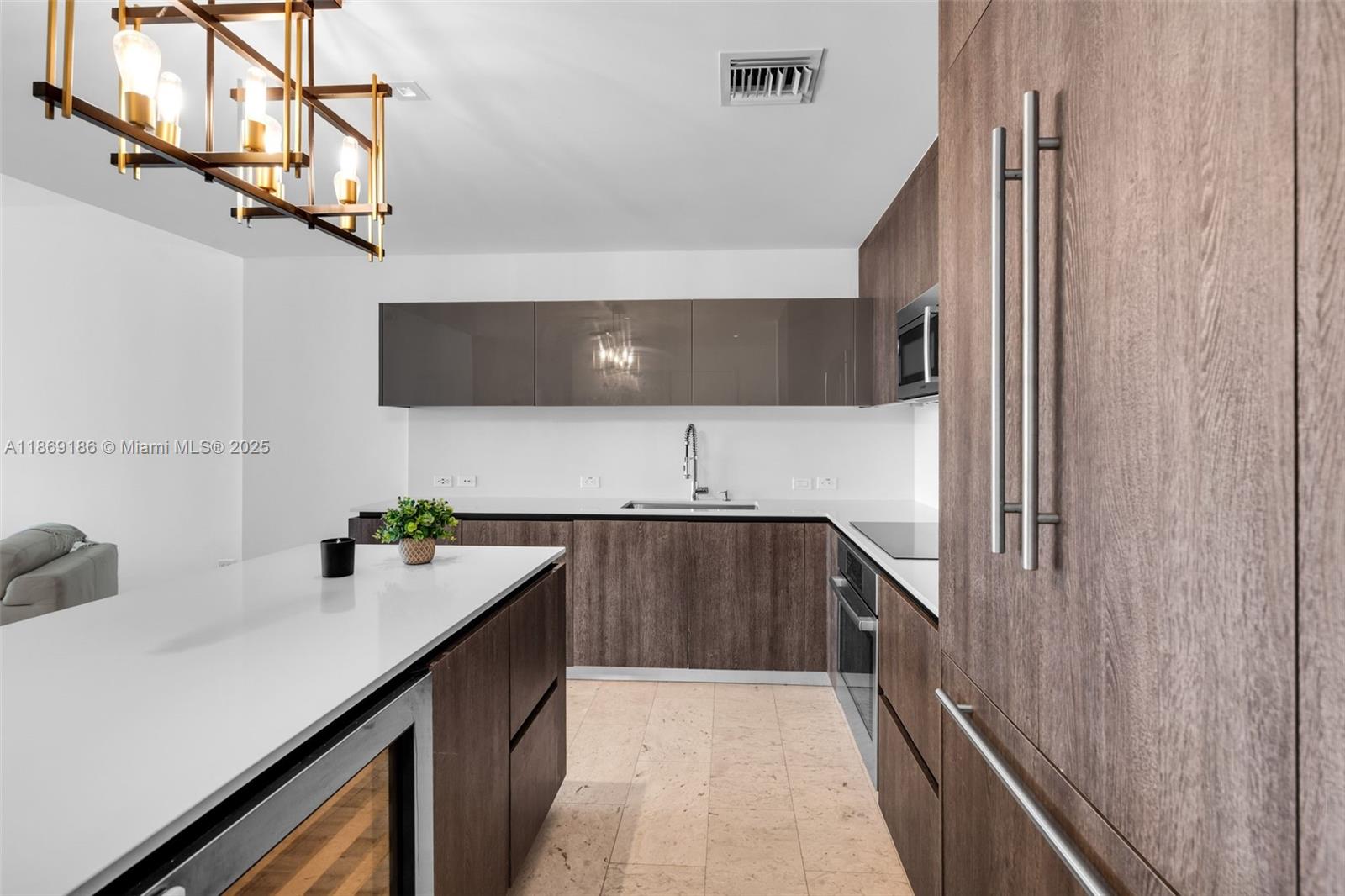 68 SE 6th St #2410, Miami, FL, 33131 - Investment Condo. Photo #1