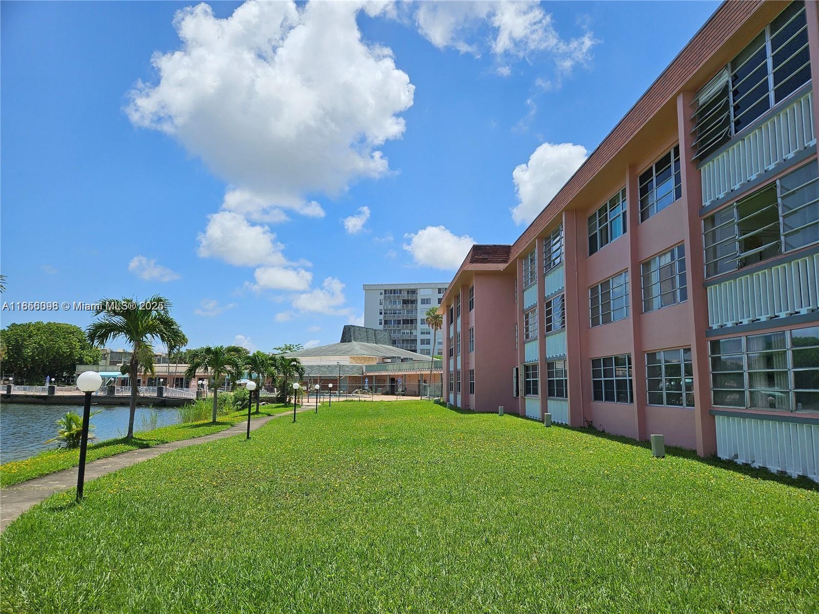 18555 NE 14th Ave #514, Miami, FL, 33179 - Investment Condo. Photo #1