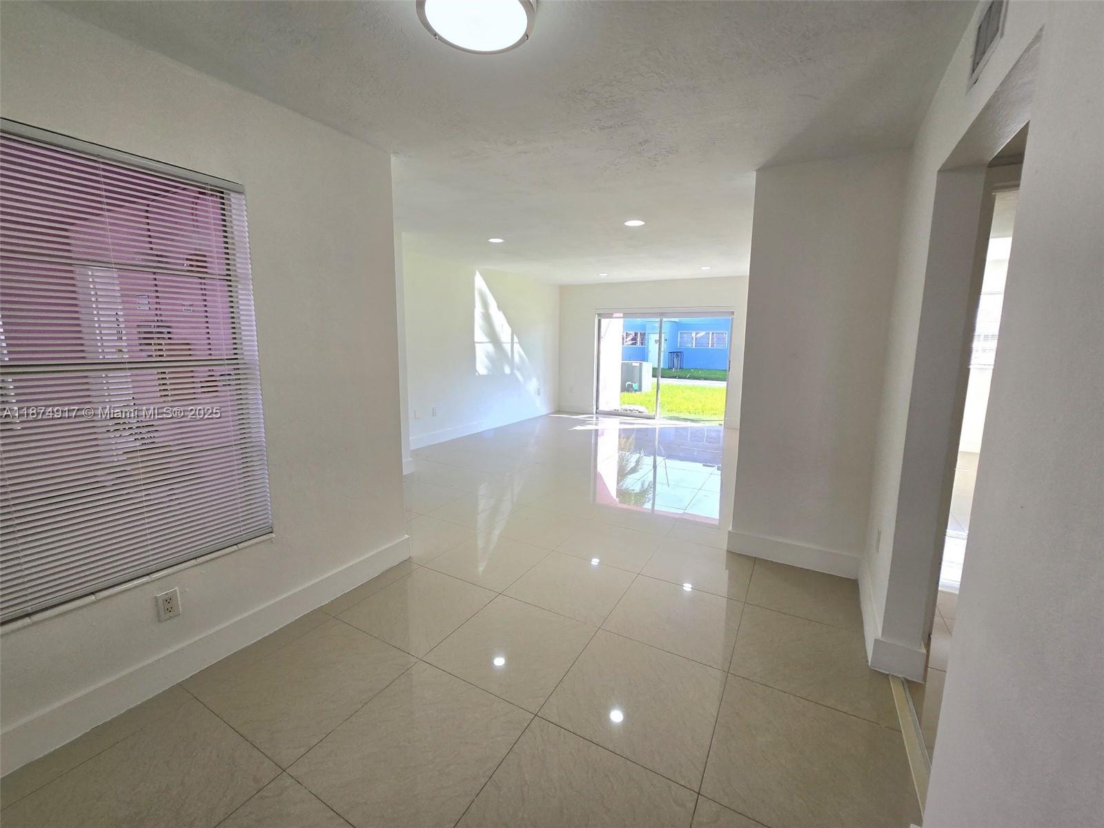 7520 SW 82nd St #G118, Miami, FL, 33143 - Investment Condo. Photo #1