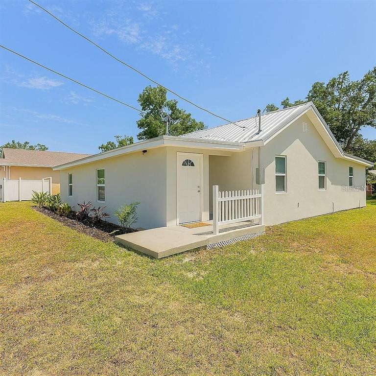 Single Family Residence in Tampa - Photo 1