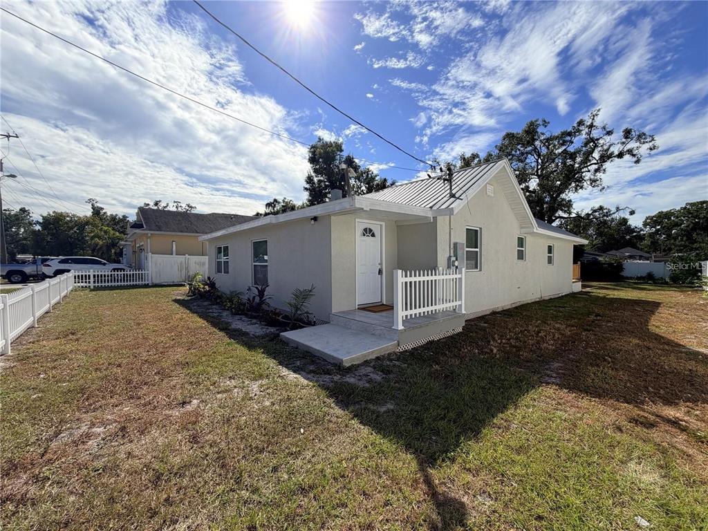 Single Family Residence in Tampa - Photo 3