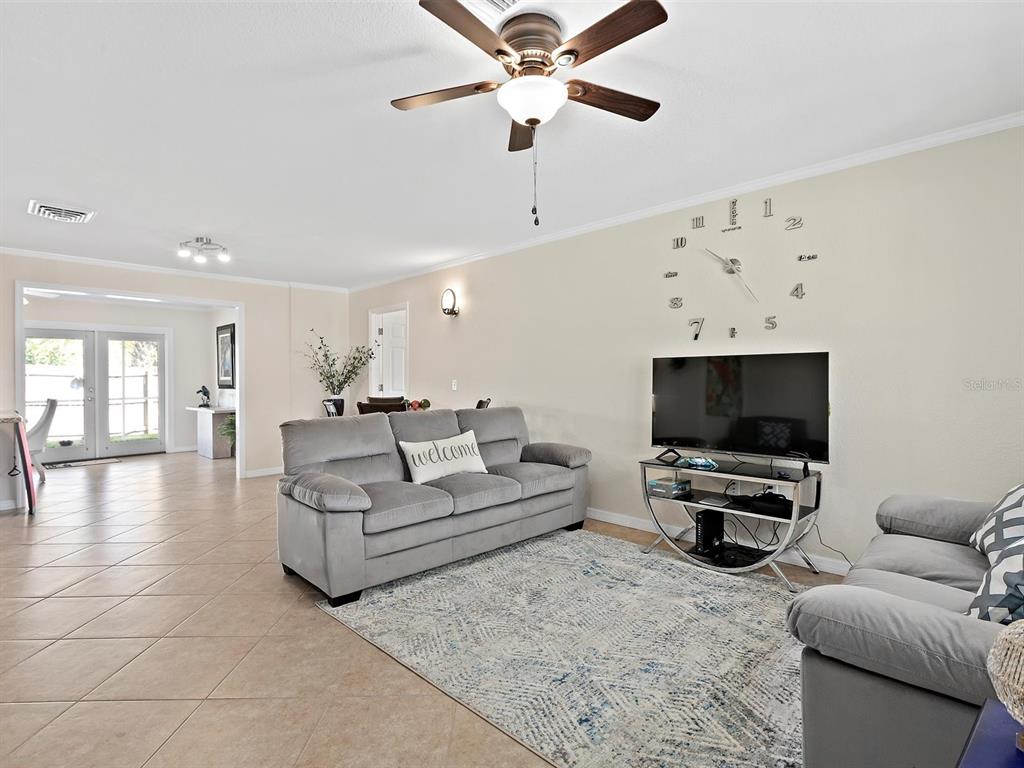 Single Family Residence in Venice - Photo 2